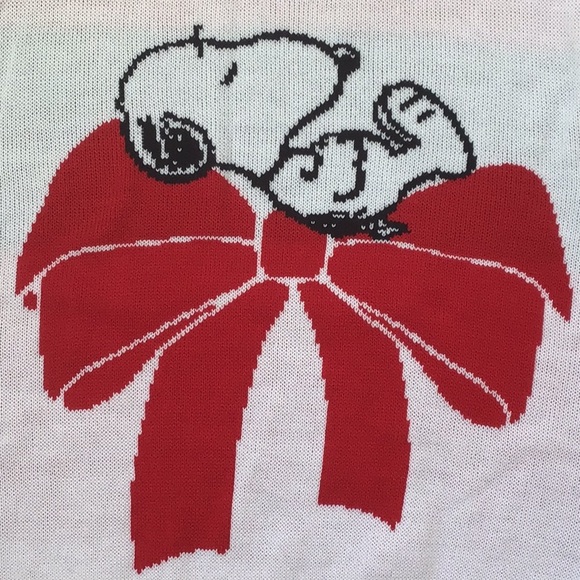 Snoopy Valentine’s Bow Sweater ❤️ + Socks in Heart Shaped Box / Peanuts - Picture 3 of 16